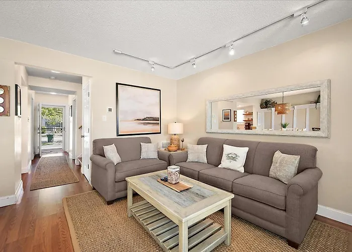 Spacious Recently Updated Bayside 4 Bedroom Holiday home