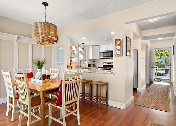 Spacious Recently Updated Bayside 4 Bedroom Holiday home *
