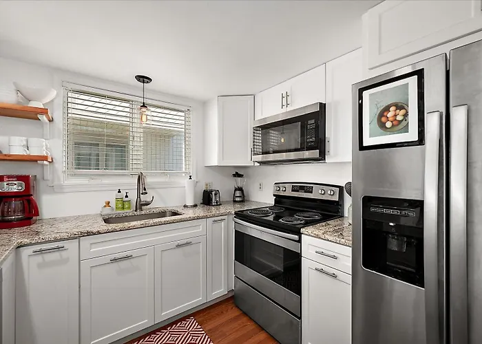 Spacious Recently Updated Bayside 4 Bedroom