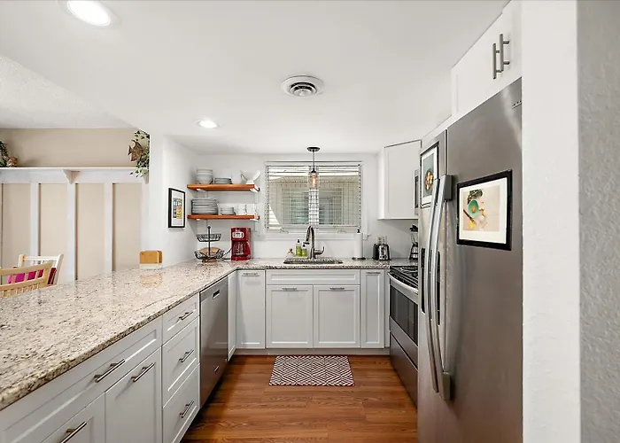 Spacious Recently Updated Bayside 4 Bedroom *