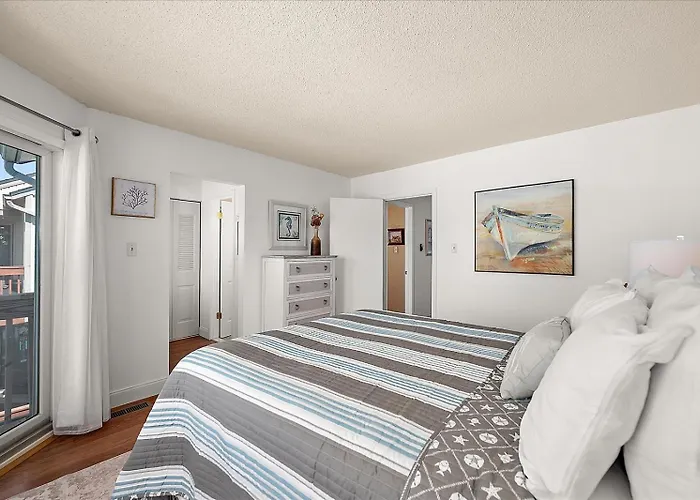 Spacious Recently Updated Bayside 4 Bedroom