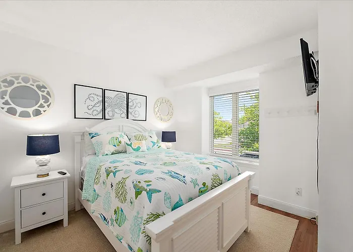 Spacious Recently Updated Bayside 4 Bedroom *