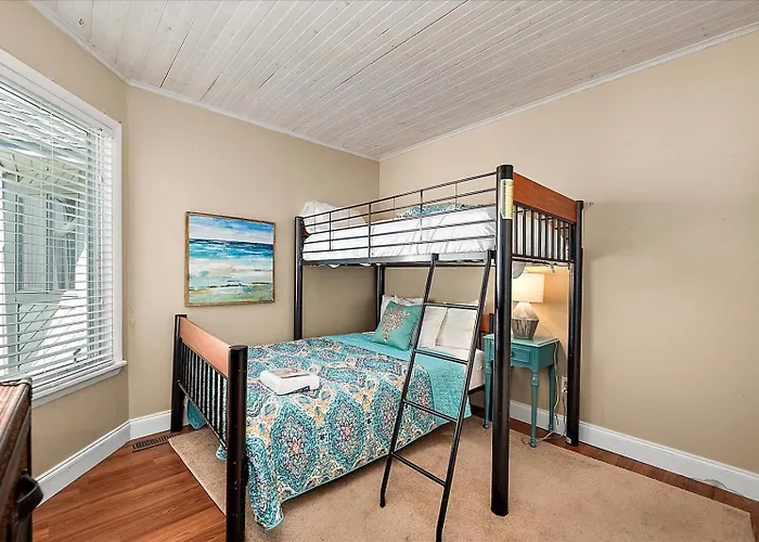 Spacious Recently Updated Bayside 4 Bedroom *
