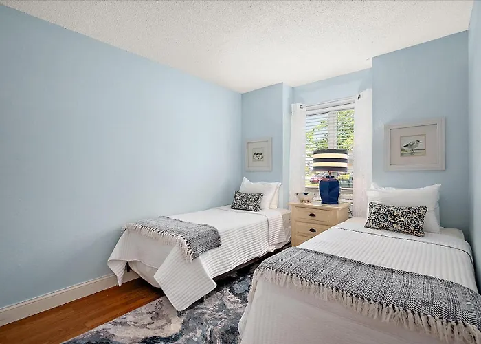 Spacious Recently Updated Bayside 4 Bedroom *