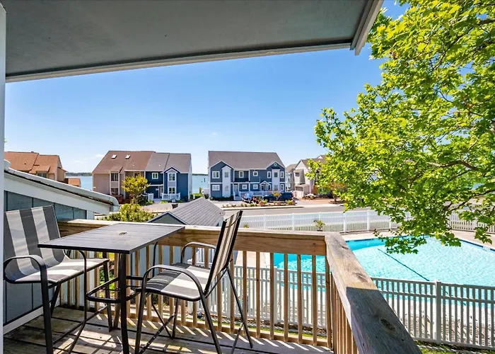 Spacious Recently Updated Bayside 4 Bedroom Holiday home *
