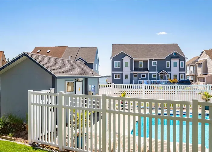 Spacious Recently Updated Bayside 4 Bedroom Holiday home