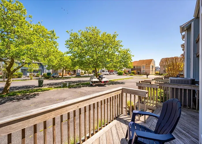 Spacious Recently Updated Bayside 4 Bedroom Holiday home *