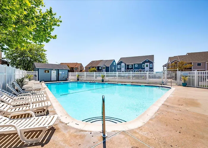 Spacious Recently Updated Bayside 4 Bedroom *