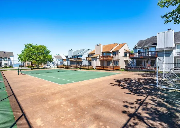 Spacious Recently Updated Bayside 4 Bedroom Holiday home
